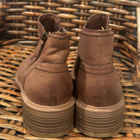 Clarks Women's Heart Dove Tan Nubuck Brun Ankle Boots Size 8 - Picture 11 of 14